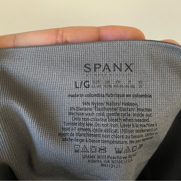 Spanx‎ Look At Me Now Seamless Green Camo Cropped Leggings - Picture 7 of 8